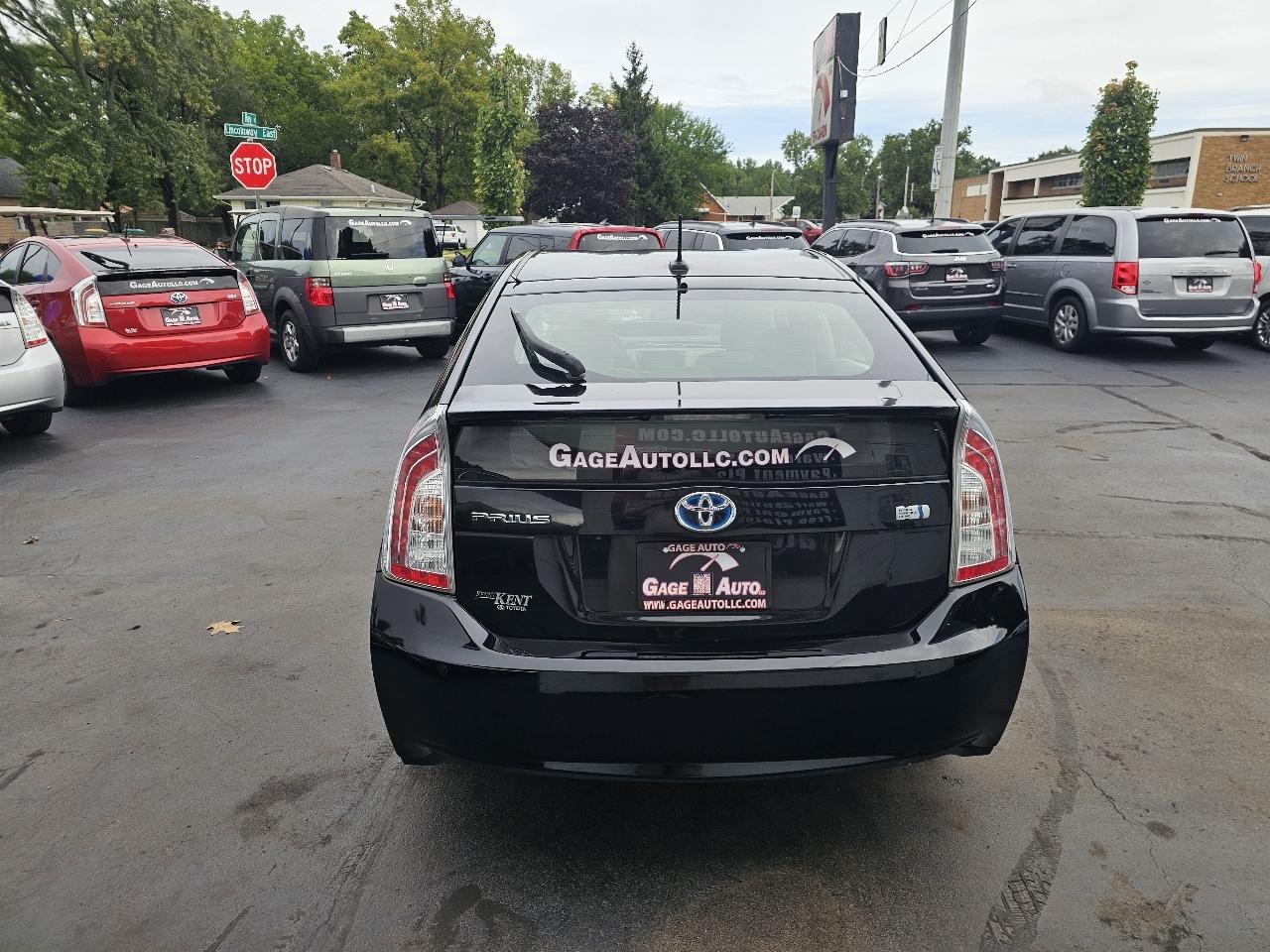 Toyota Prius Two 2014