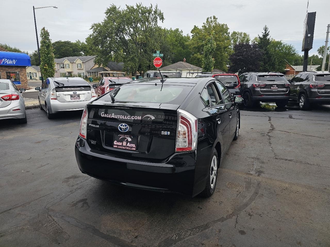 Toyota Prius Two 2014