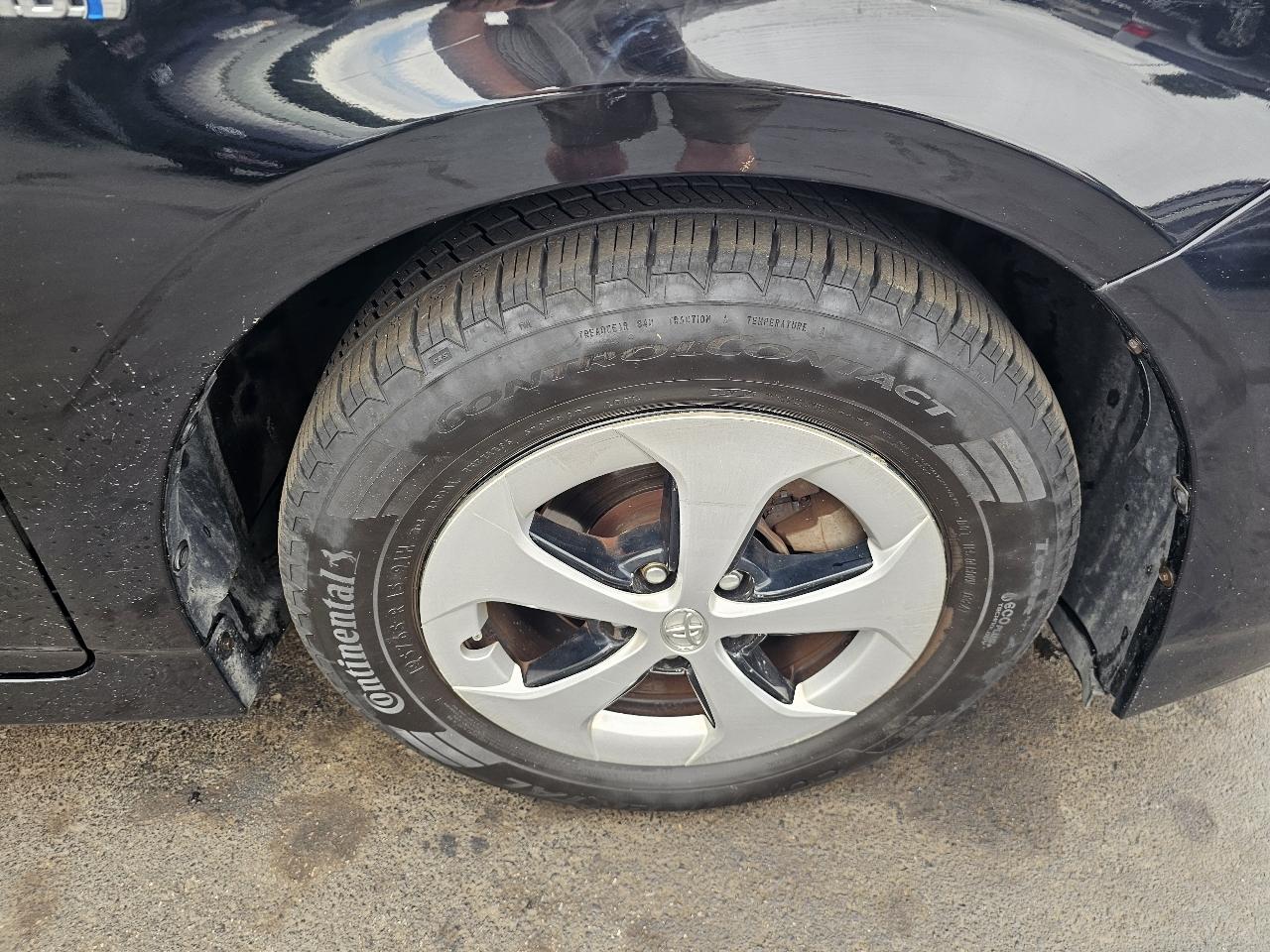 Toyota Prius Two 2014