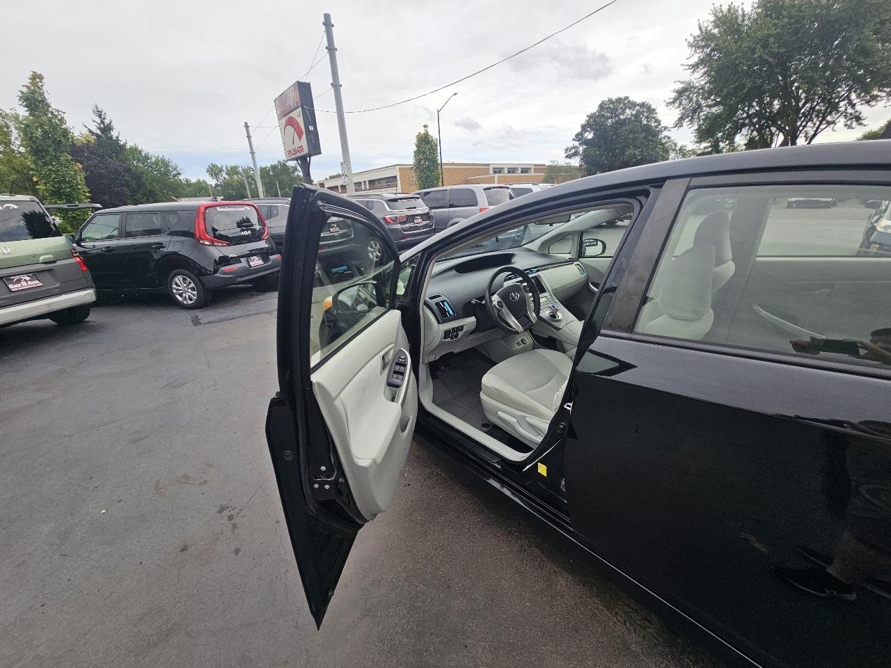 Toyota Prius Two 2014
