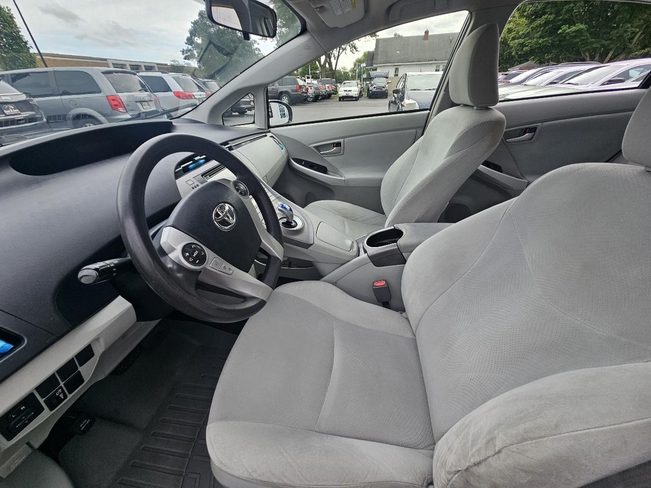 Toyota Prius Two 2014