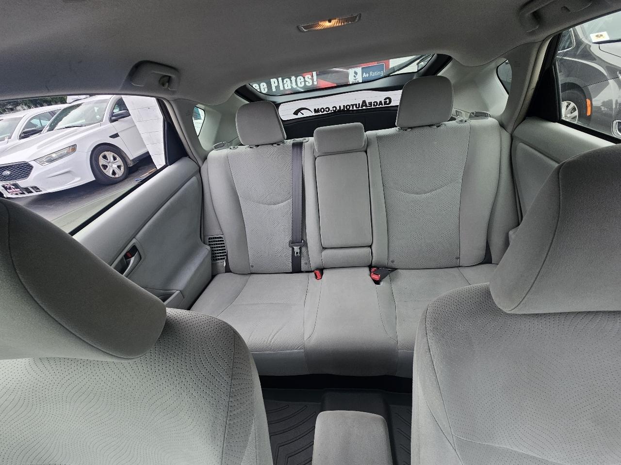 Toyota Prius Two 2014