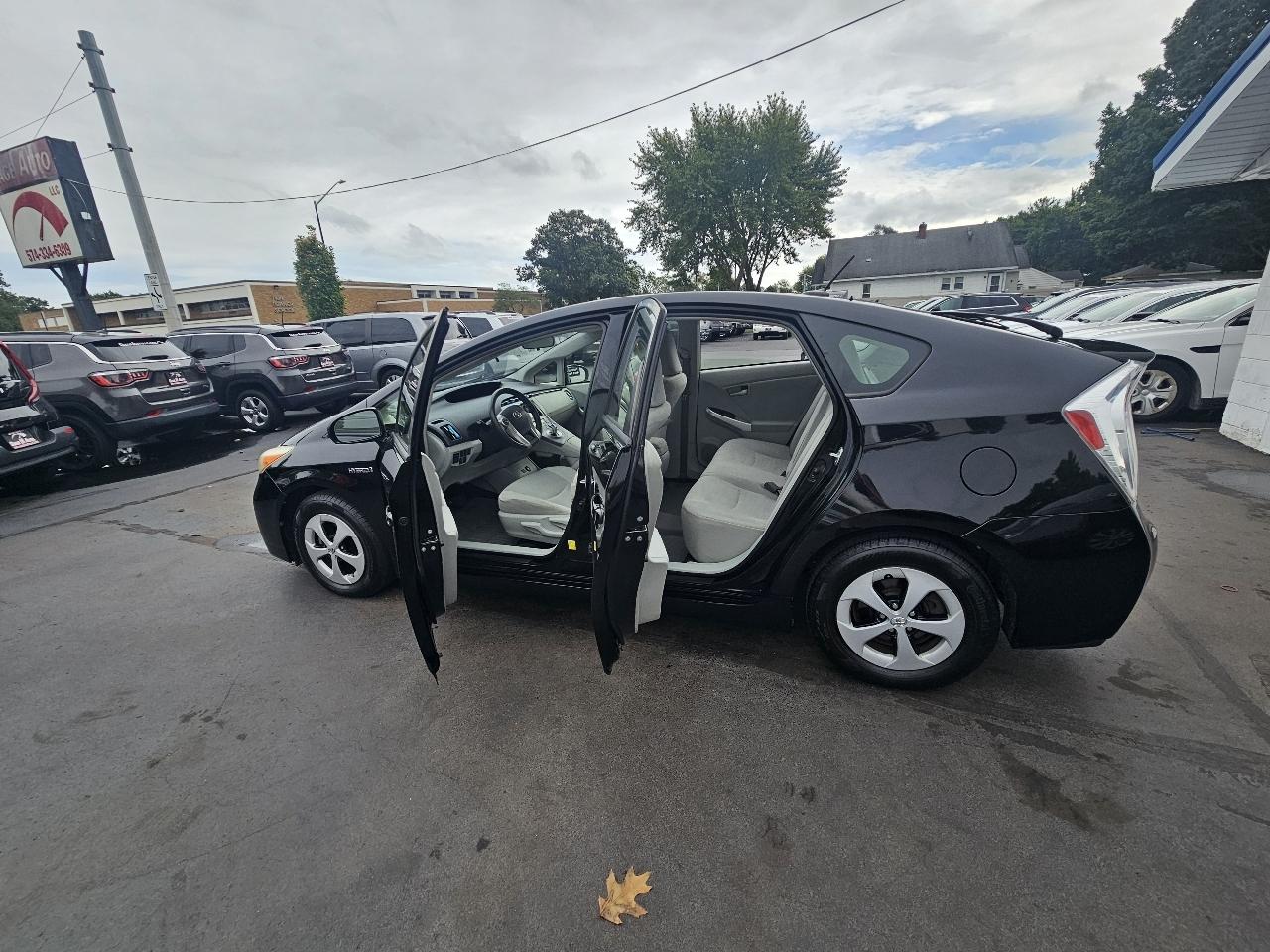 Toyota Prius Two 2014
