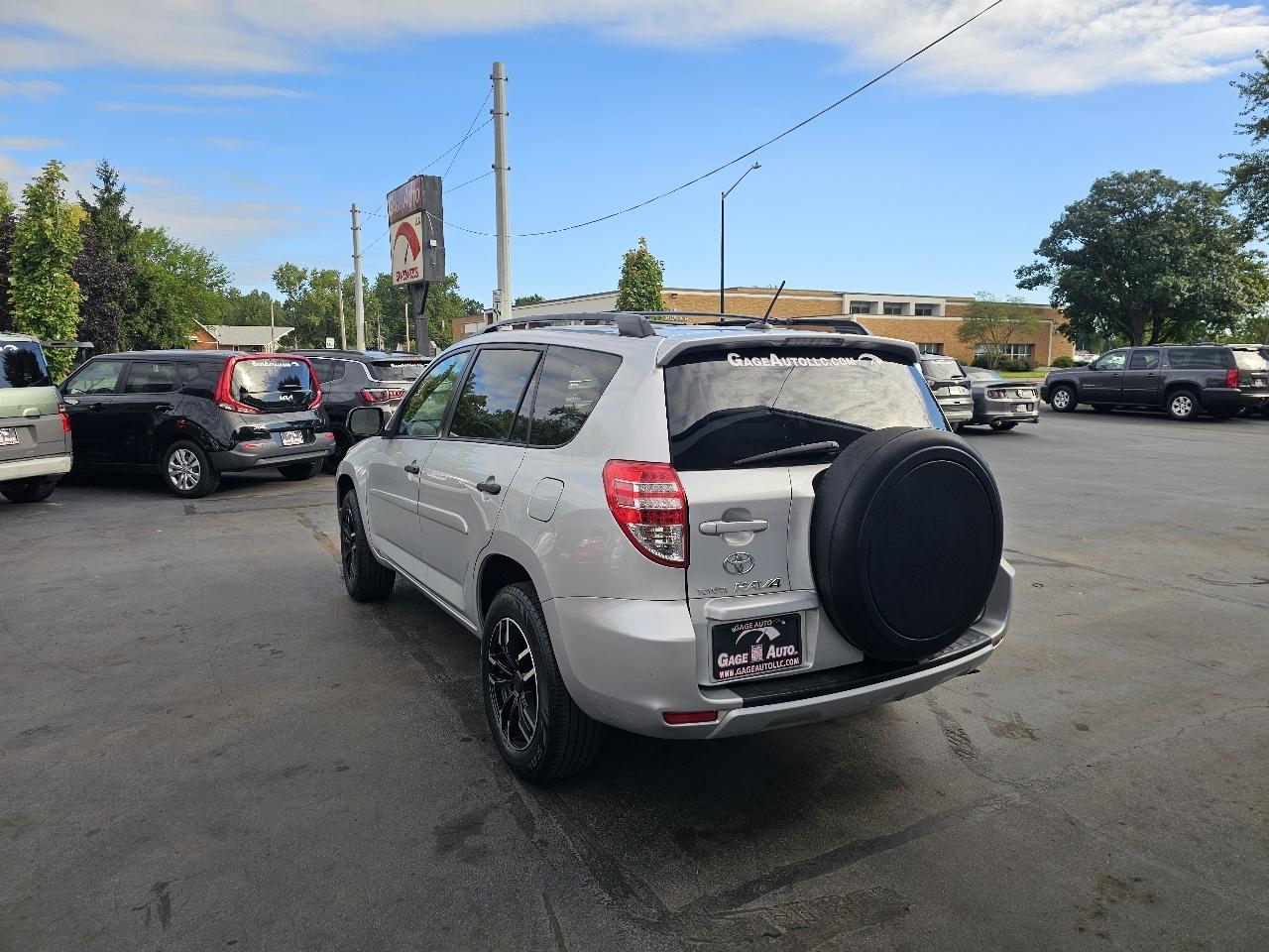 Toyota RAV4 Base I4 2WD 2010
