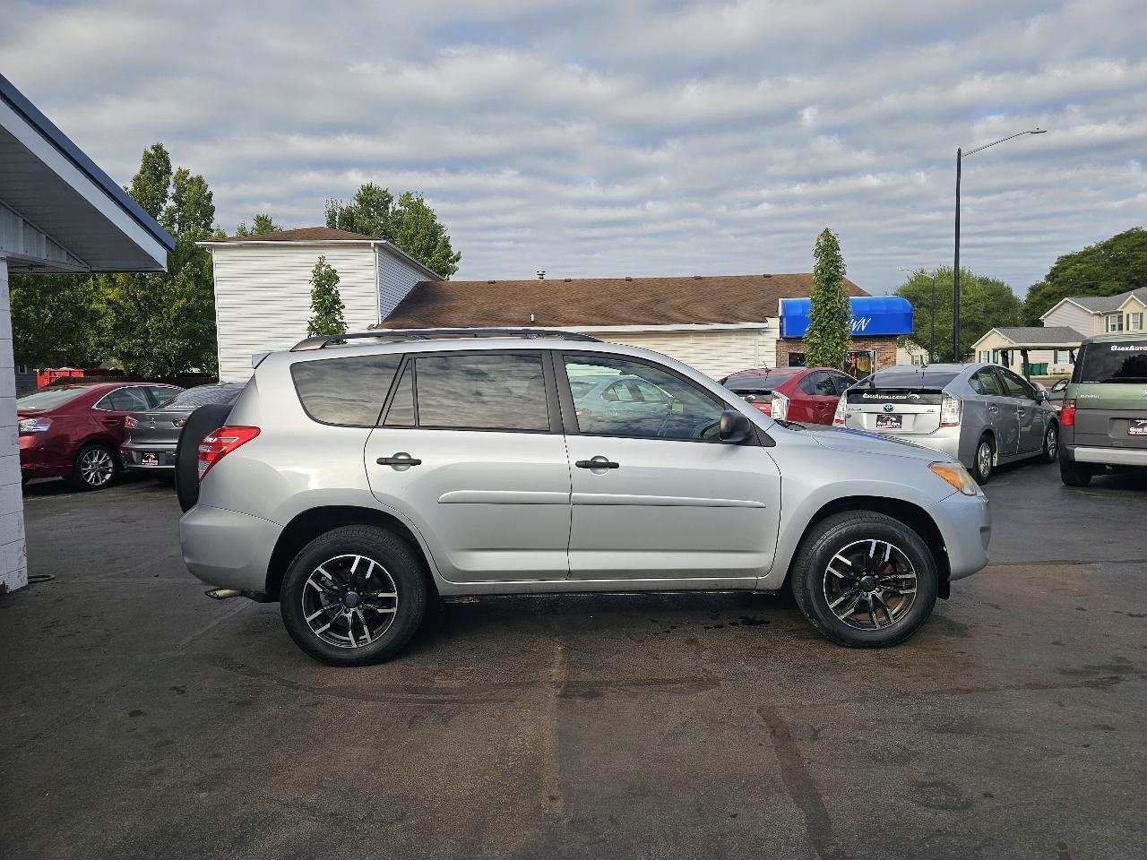 Toyota RAV4 Base I4 2WD 2010