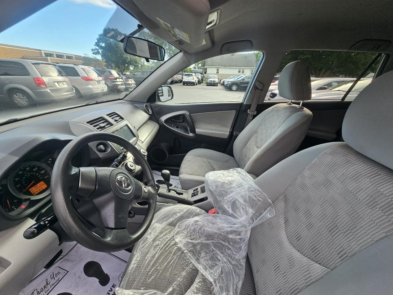 Toyota RAV4 Base I4 2WD 2010