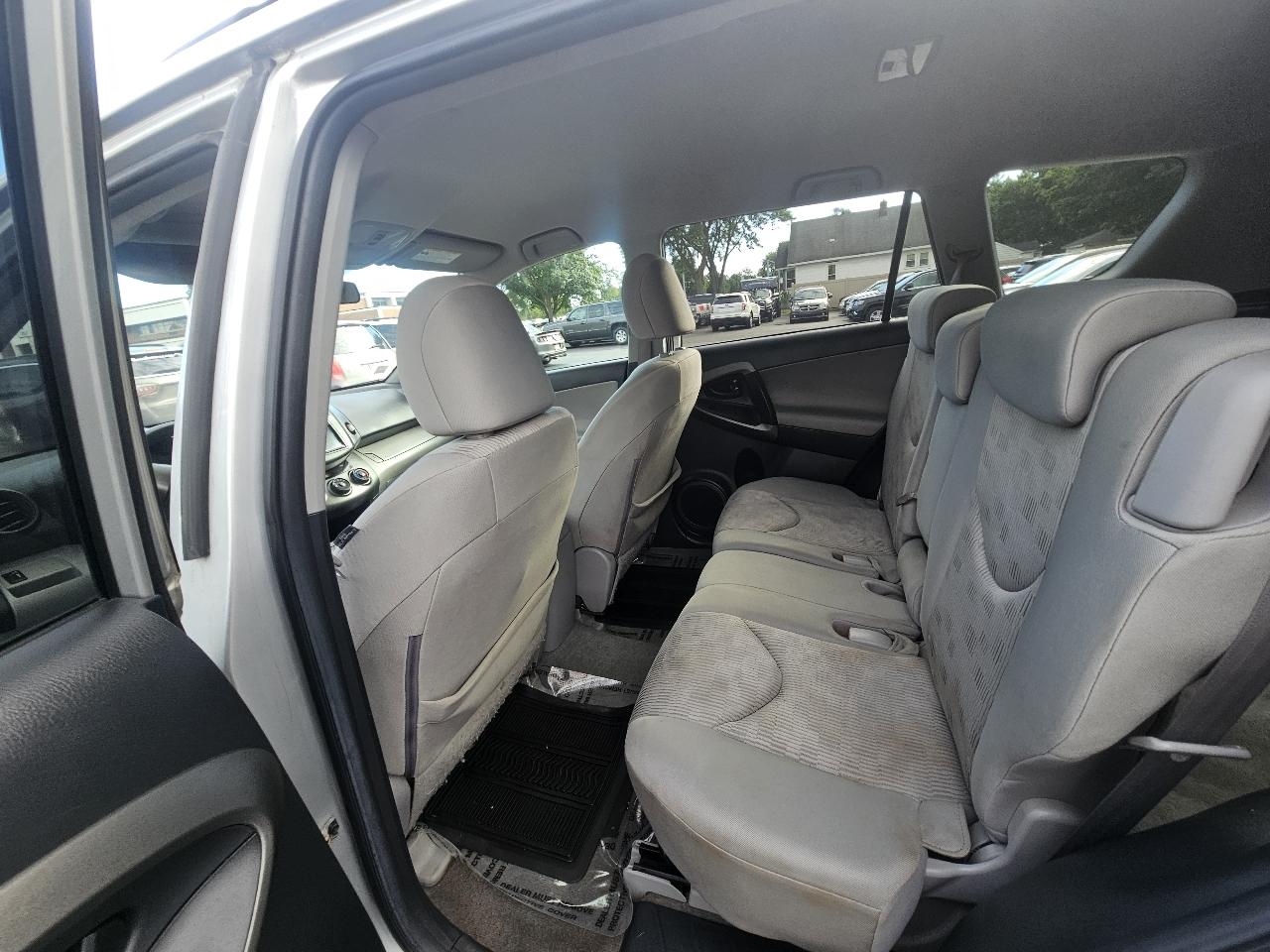 Toyota RAV4 Base I4 2WD 2010