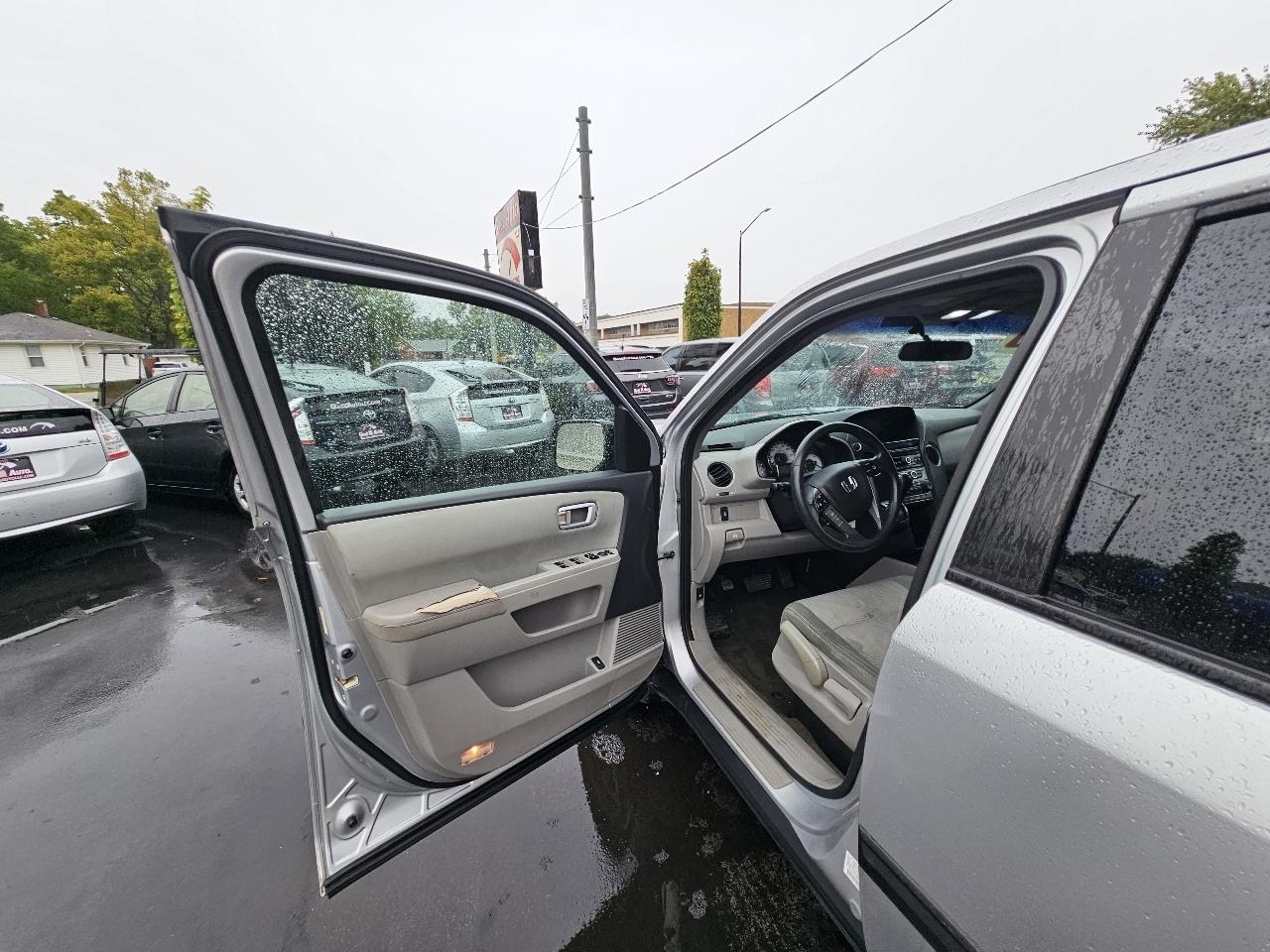 Honda Pilot LX 2WD 5-Spd AT 2015