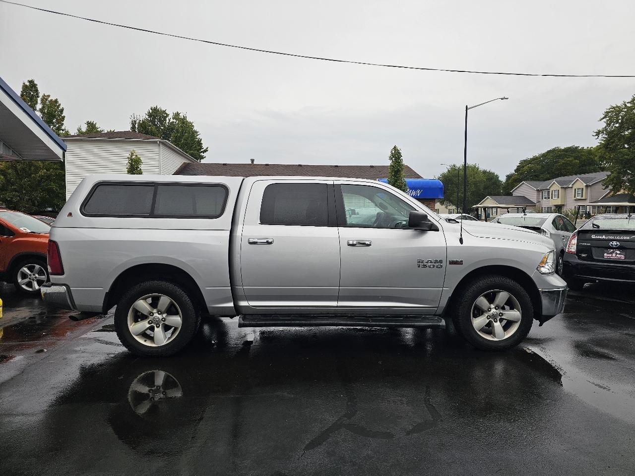 RAM 1500 SLT Crew Cab SWB 4WD 2016