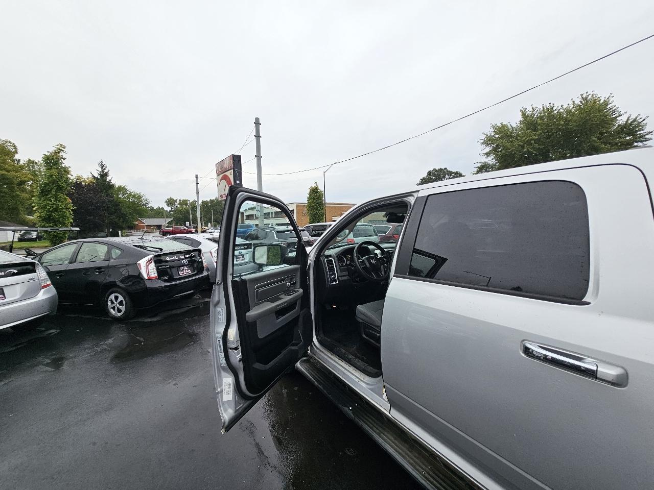 RAM 1500 SLT Crew Cab SWB 4WD 2016