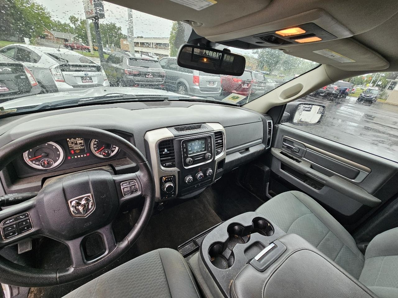 RAM 1500 SLT Crew Cab SWB 4WD 2016