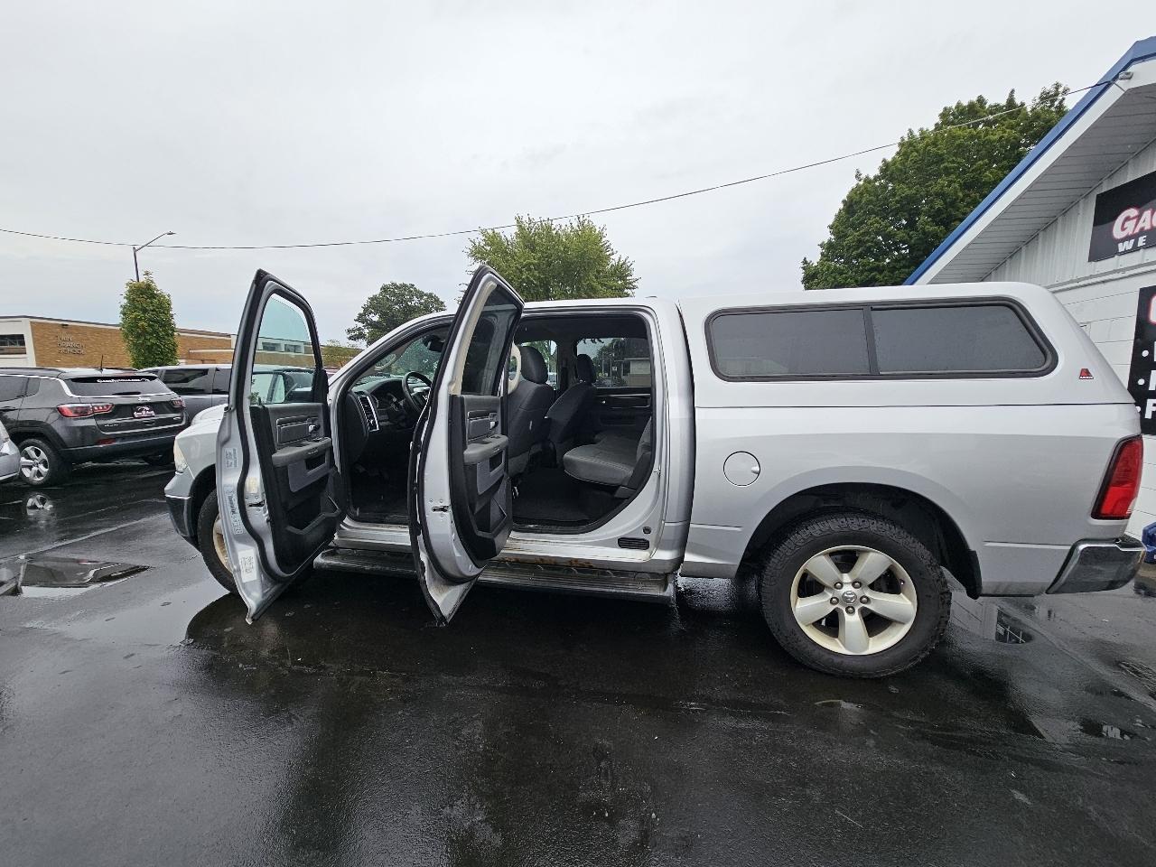 RAM 1500 SLT Crew Cab SWB 4WD 2016