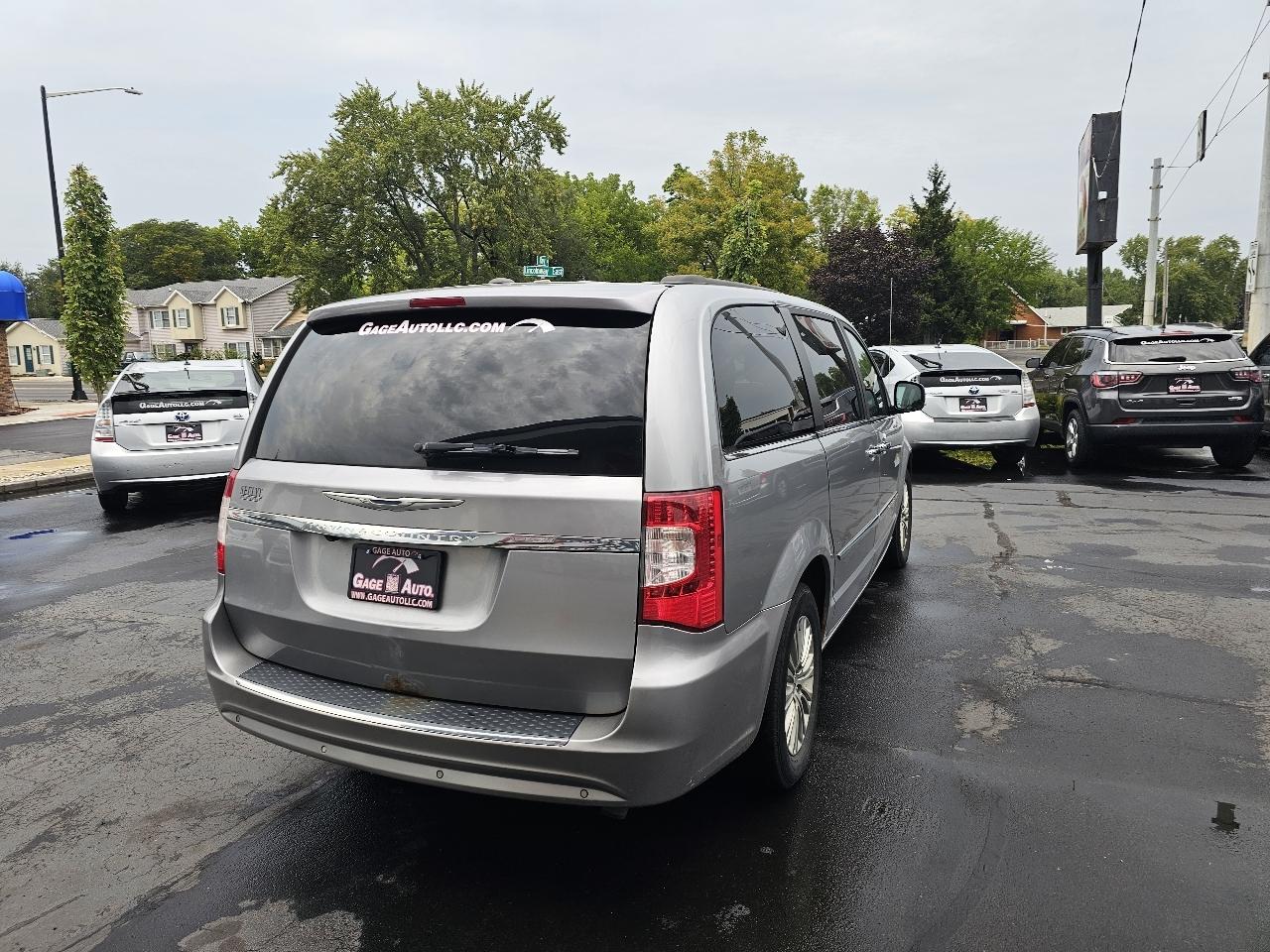 Chrysler Town & Country Touring-L 2015