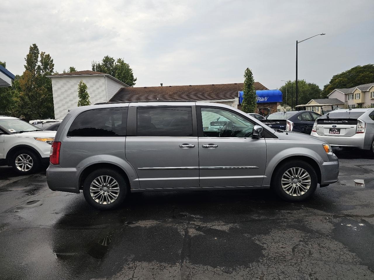 Chrysler Town & Country Touring-L 2015