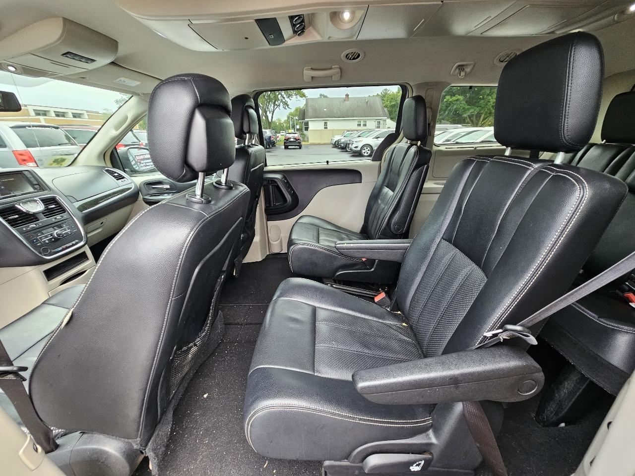 Chrysler Town & Country Touring-L 2015