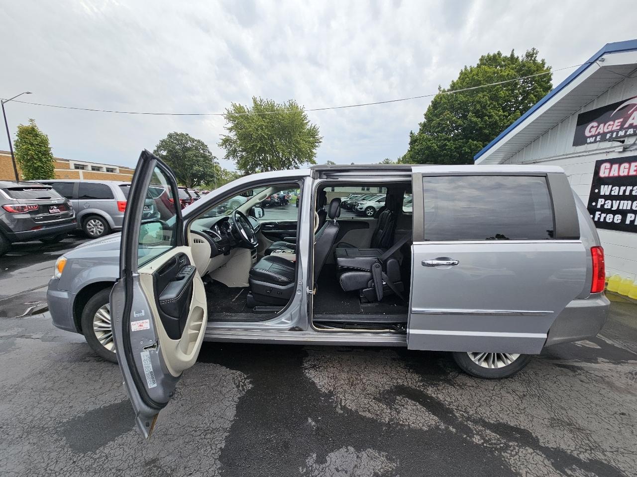 Chrysler Town & Country Touring-L 2015