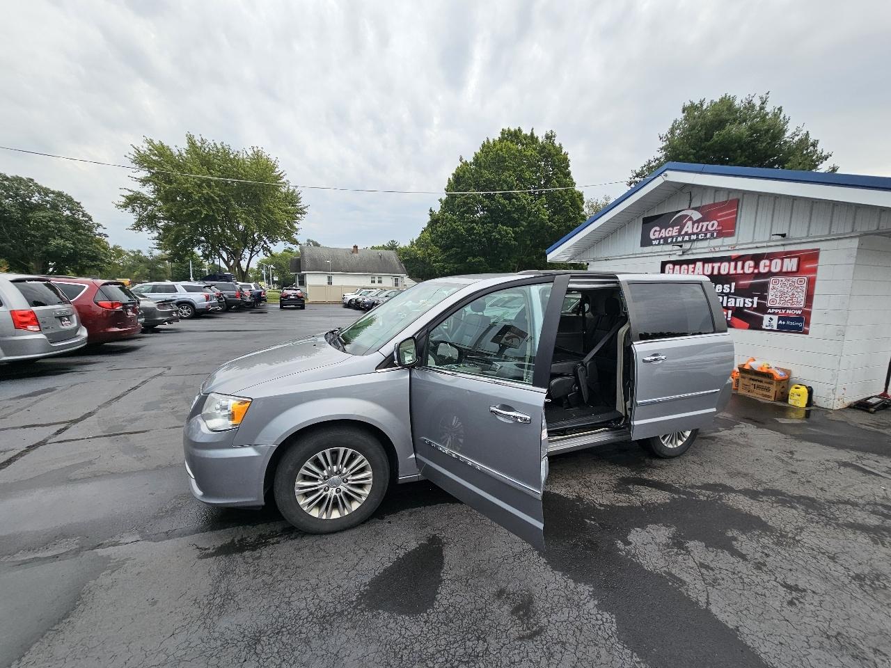 Chrysler Town & Country Touring-L 2015