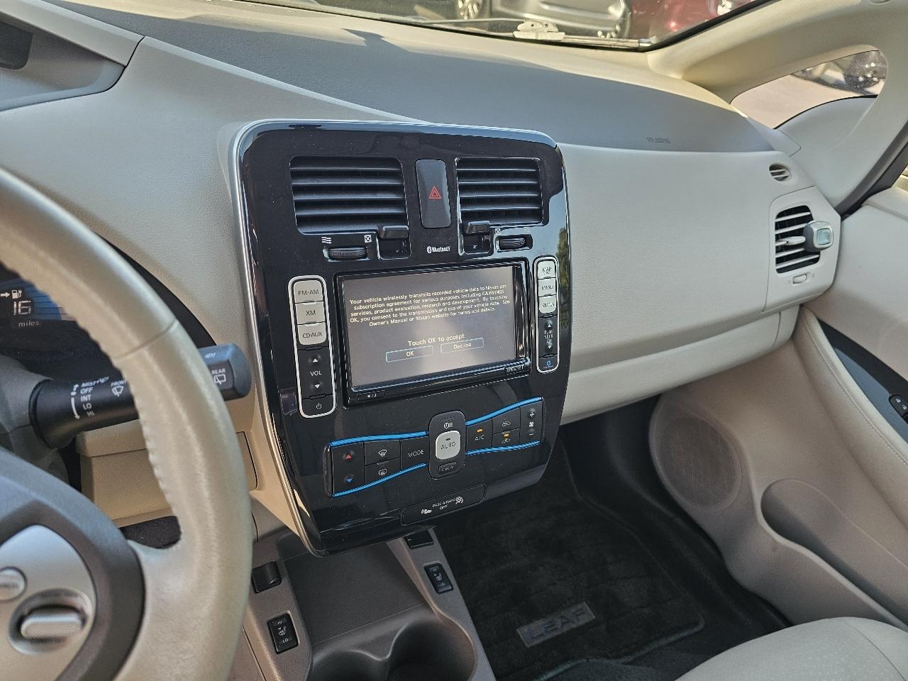 Nissan Leaf SV 2012