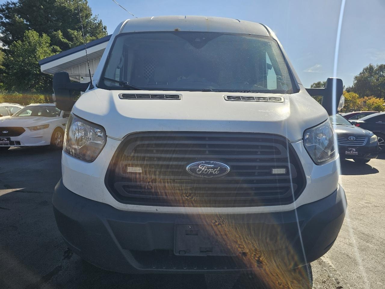 Ford Transit 250 Van Med. Roof w/Sliding Pass. 130-in. WB 2018