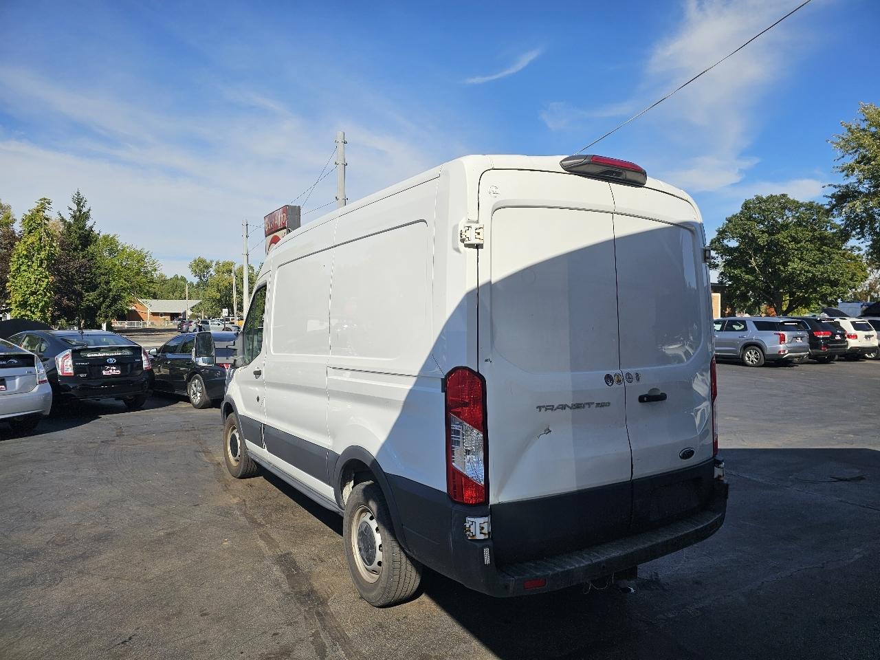 Ford Transit 250 Van Med. Roof w/Sliding Pass. 130-in. WB 2018