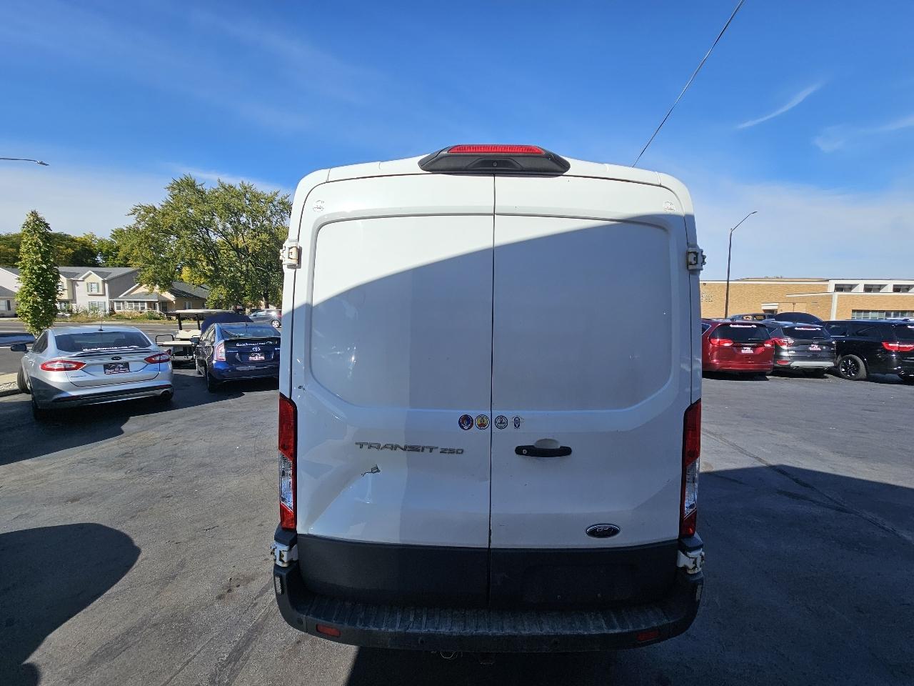 Ford Transit 250 Van Med. Roof w/Sliding Pass. 130-in. WB 2018
