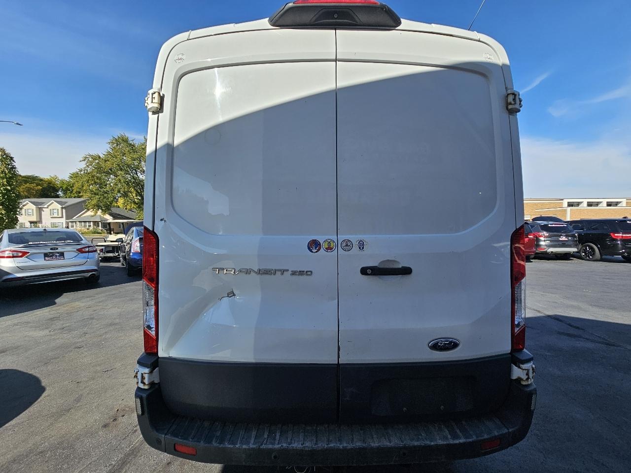Ford Transit 250 Van Med. Roof w/Sliding Pass. 130-in. WB 2018