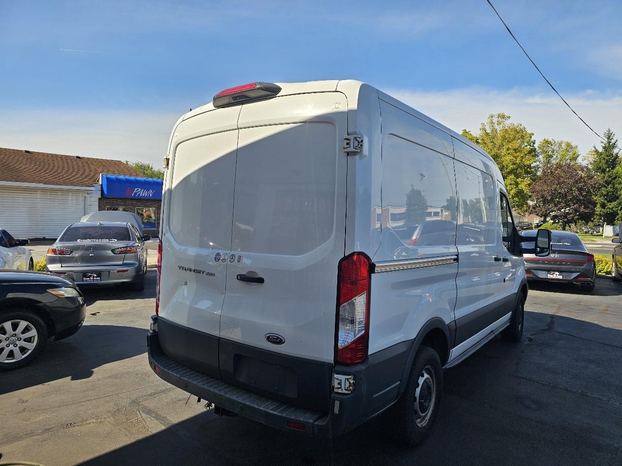 Ford Transit 250 Van Med. Roof w/Sliding Pass. 130-in. WB 2018