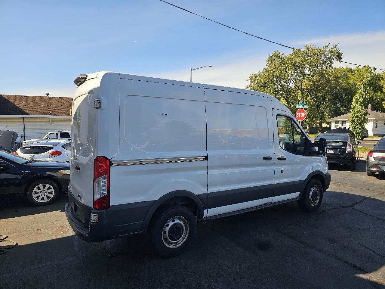 Ford Transit 250 Van Med. Roof w/Sliding Pass. 130-in. WB 2018