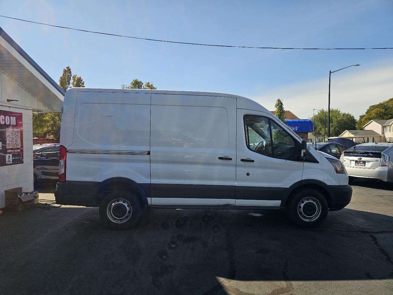 Ford Transit 250 Van Med. Roof w/Sliding Pass. 130-in. WB 2018