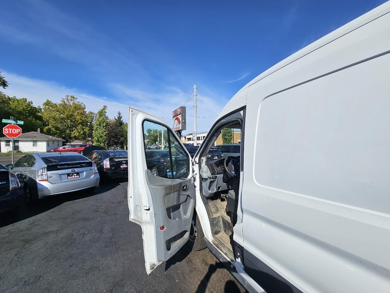 Ford Transit 250 Van Med. Roof w/Sliding Pass. 130-in. WB 2018