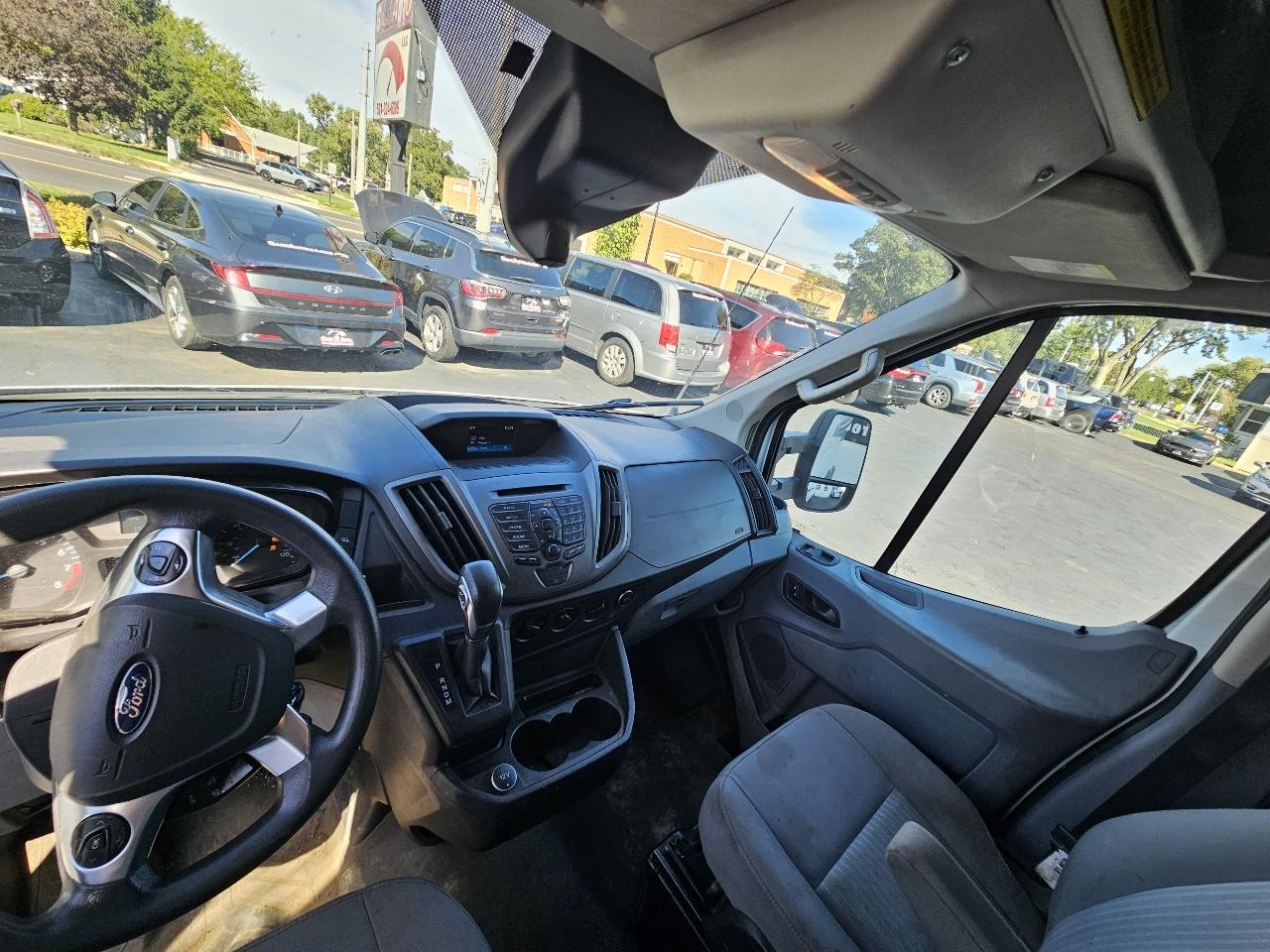 Ford Transit 250 Van Med. Roof w/Sliding Pass. 130-in. WB 2018