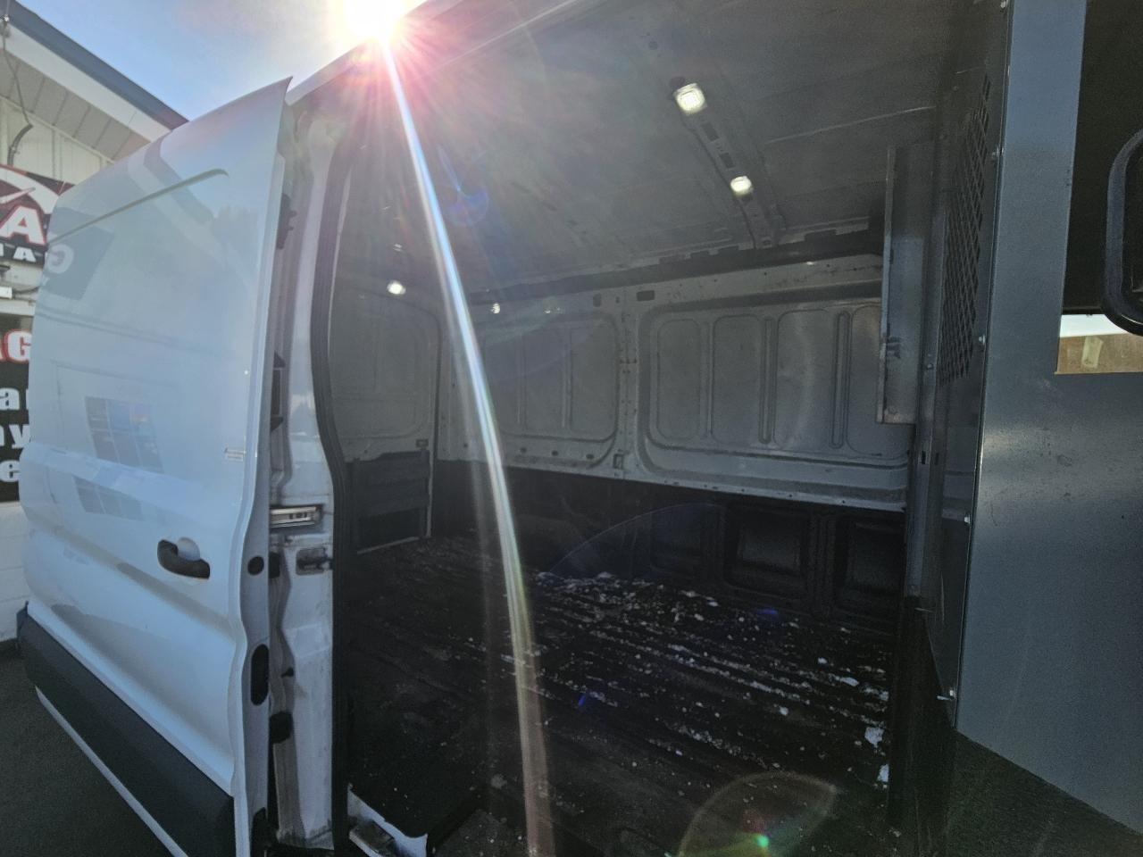 Ford Transit 250 Van Med. Roof w/Sliding Pass. 130-in. WB 2018