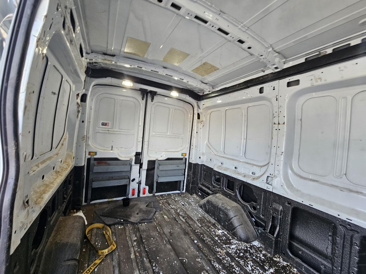 Ford Transit 250 Van Med. Roof w/Sliding Pass. 130-in. WB 2018