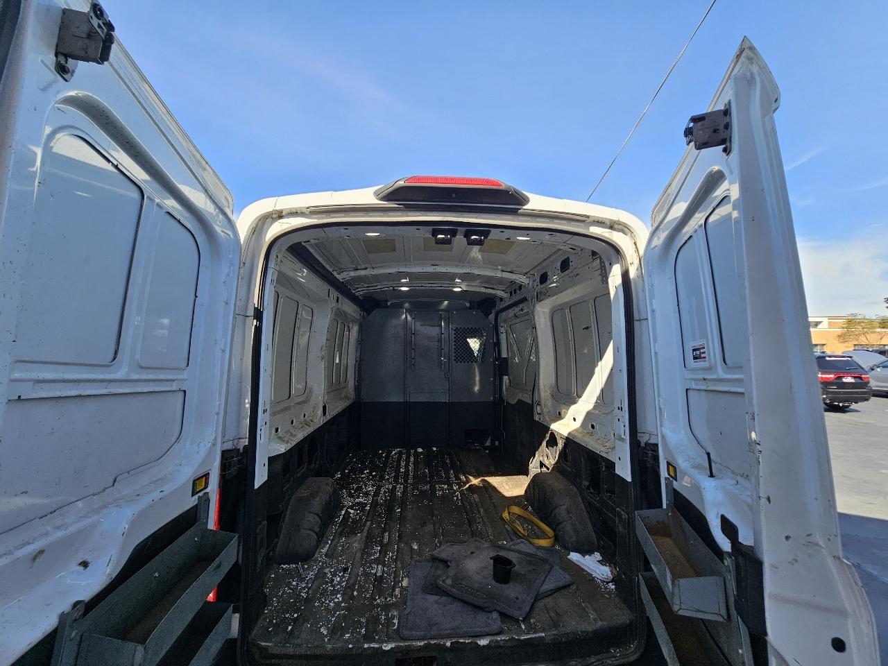 Ford Transit 250 Van Med. Roof w/Sliding Pass. 130-in. WB 2018