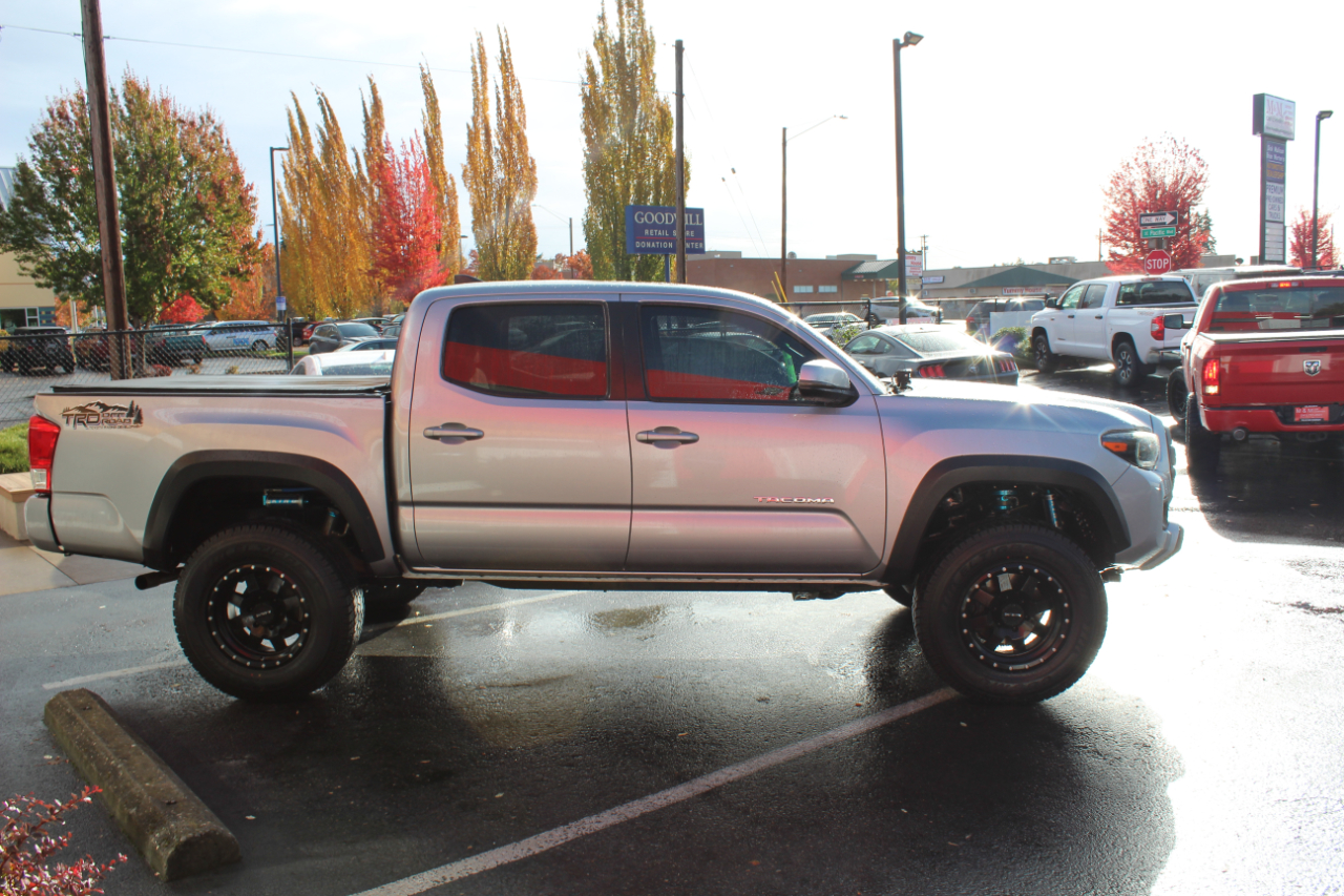 Toyota Tacoma SR5 Double Cab Long Bed V6 6AT 4WD 2017 Toyota Tacoma SR5 Double Cab Long Bed V6 6AT 4WD 2017