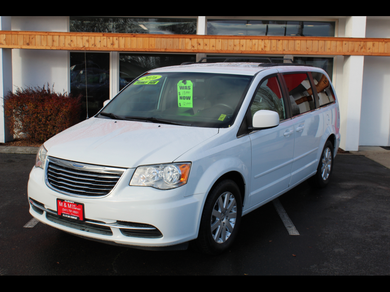2016 Chrysler Town & Country LX's photo