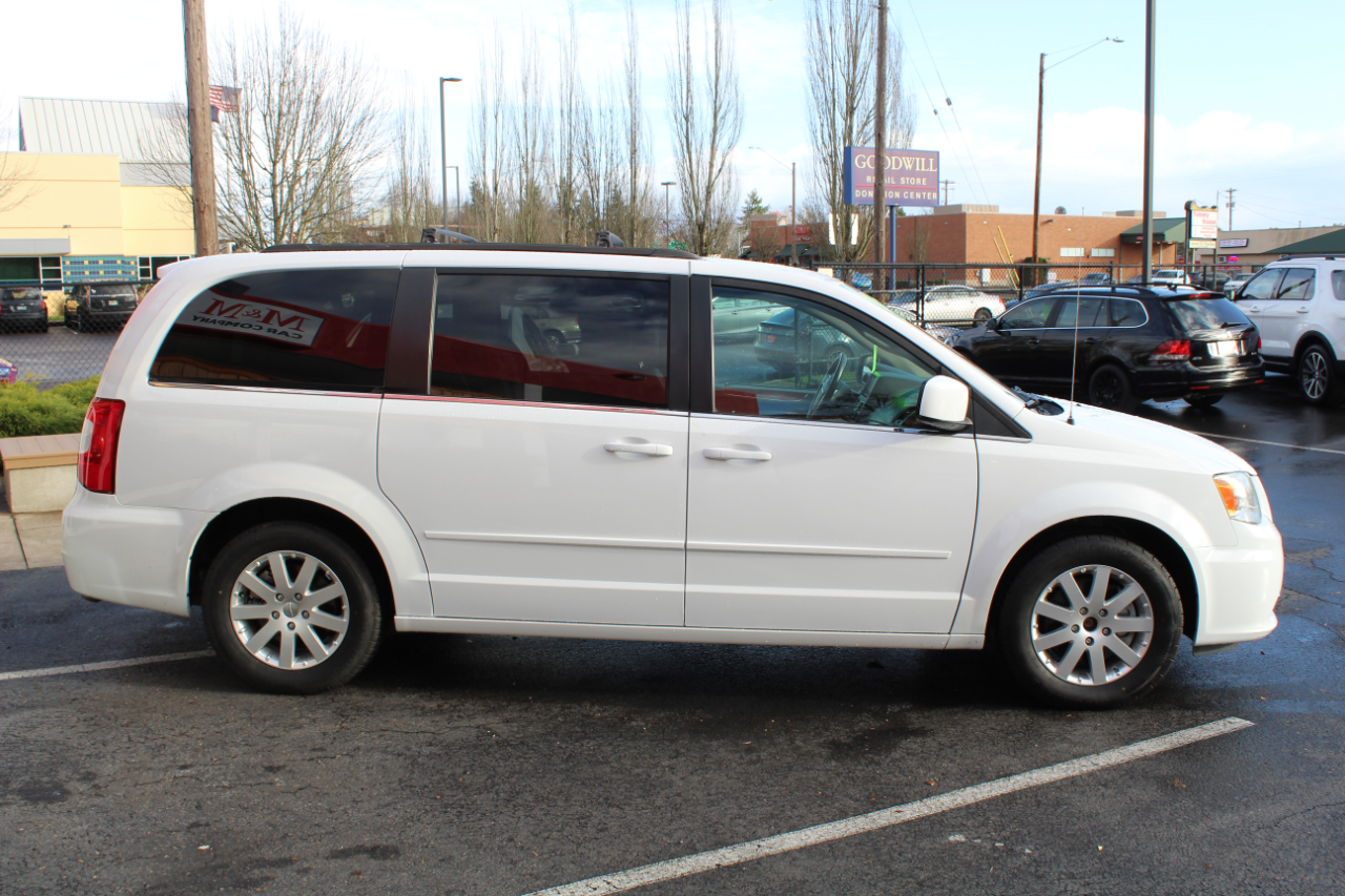 Chrysler Town & Country 4dr Wgn LX 2016