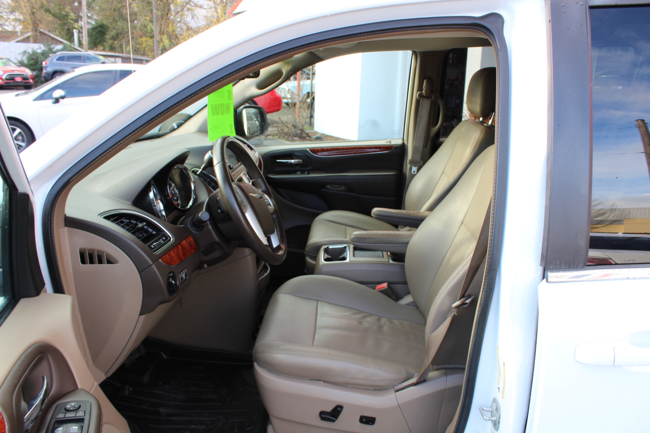 Chrysler Town & Country 4dr Wgn LX 2016