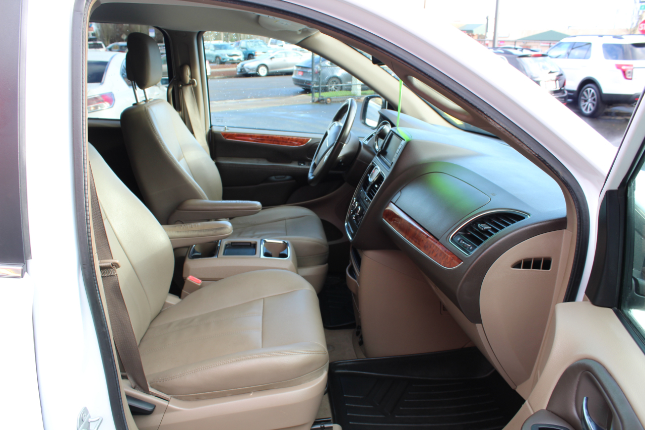 Chrysler Town & Country 4dr Wgn LX 2016