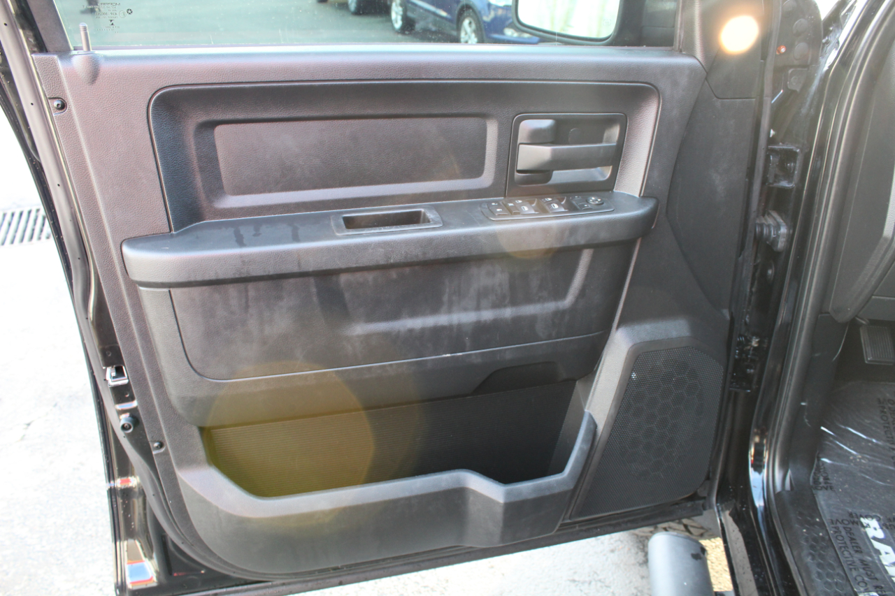 RAM 1500 4WD Quad Cab 140.5" Express 2014