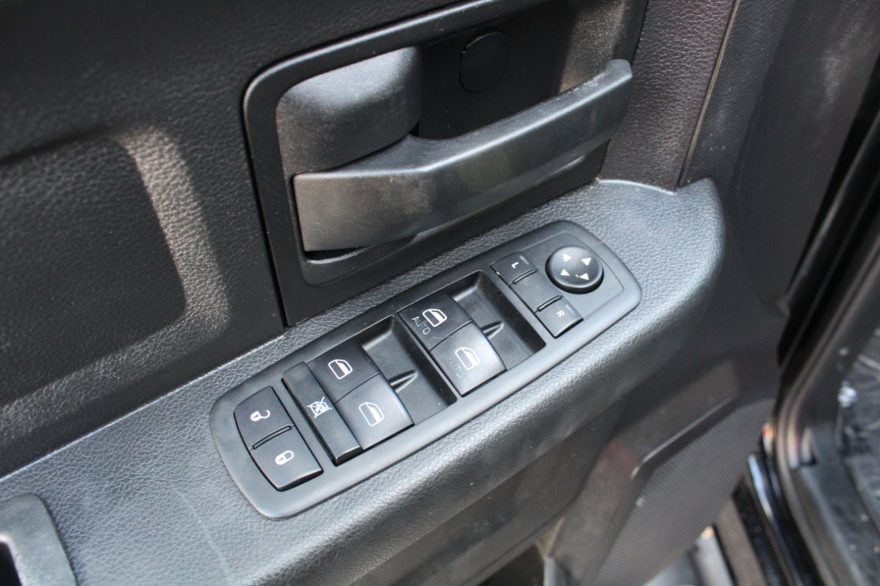 RAM 1500 4WD Quad Cab 140.5" Express 2014