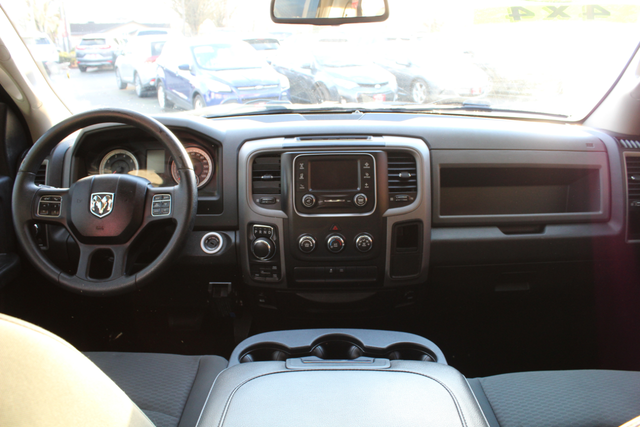 RAM 1500 4WD Quad Cab 140.5" Express 2014