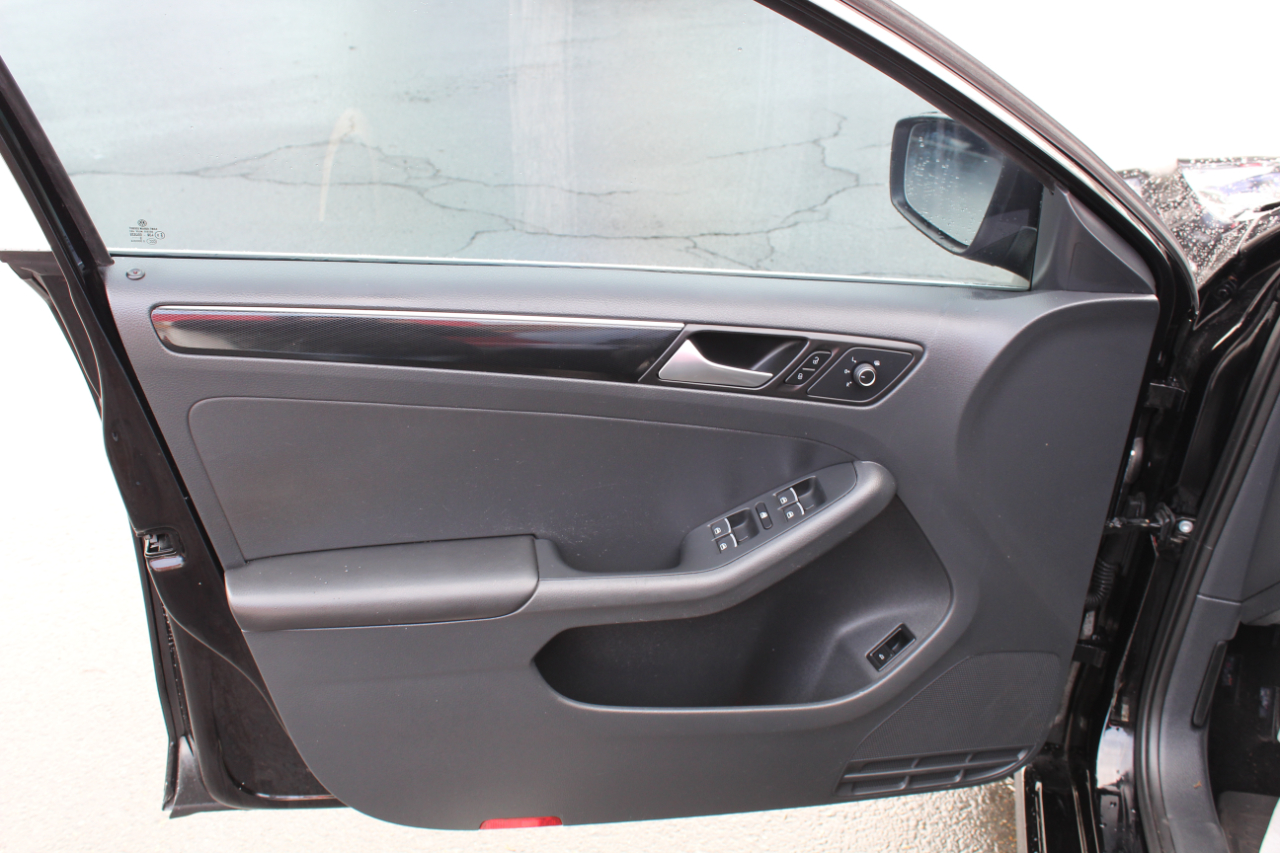 Volkswagen Jetta Sedan 4dr Auto 1.8T SEL PZEV 2016