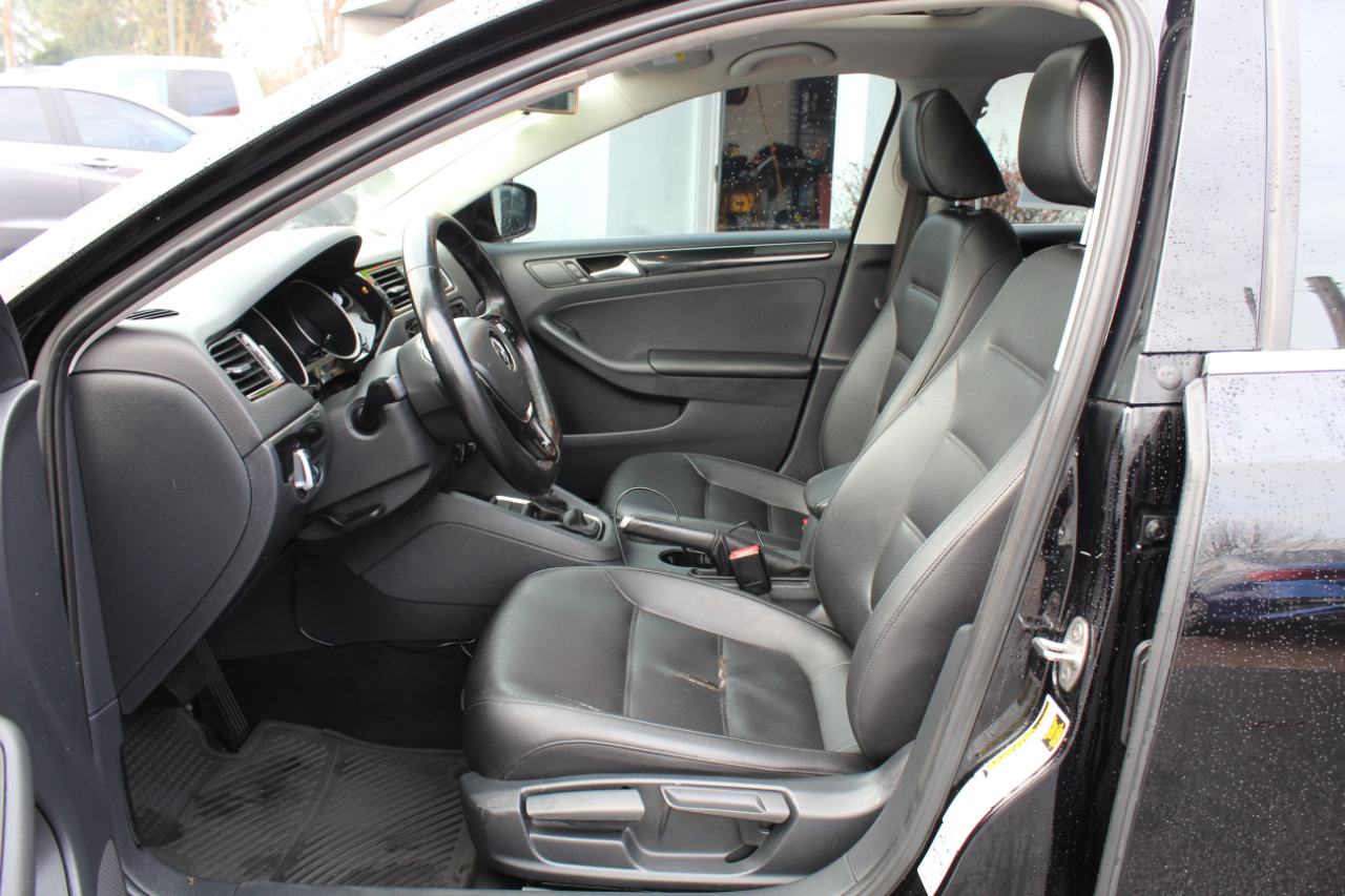 Volkswagen Jetta Sedan 4dr Auto 1.8T SEL PZEV 2016