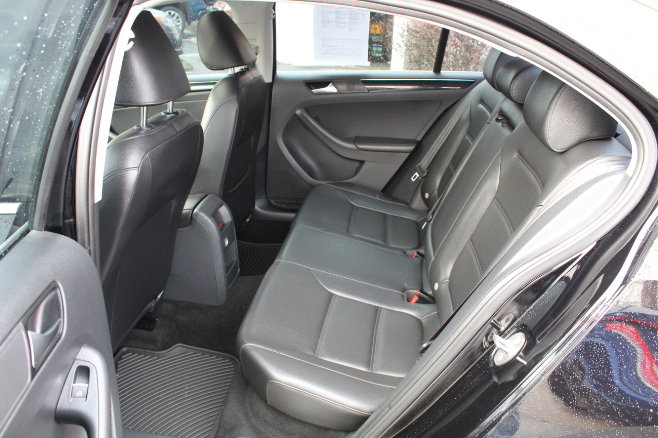 Volkswagen Jetta Sedan 4dr Auto 1.8T SEL PZEV 2016