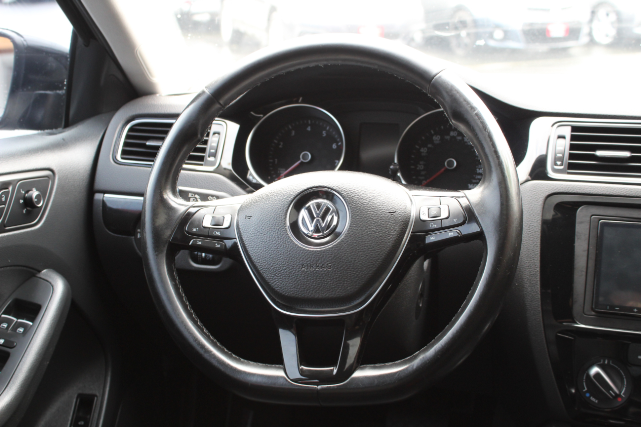 Volkswagen Jetta Sedan 4dr Auto 1.8T SEL PZEV 2016
