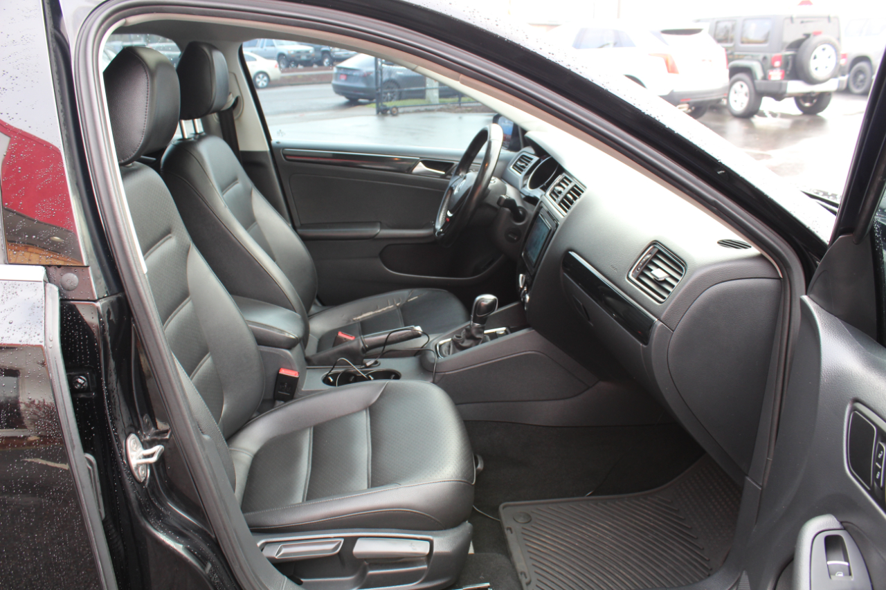 Volkswagen Jetta Sedan 4dr Auto 1.8T SEL PZEV 2016