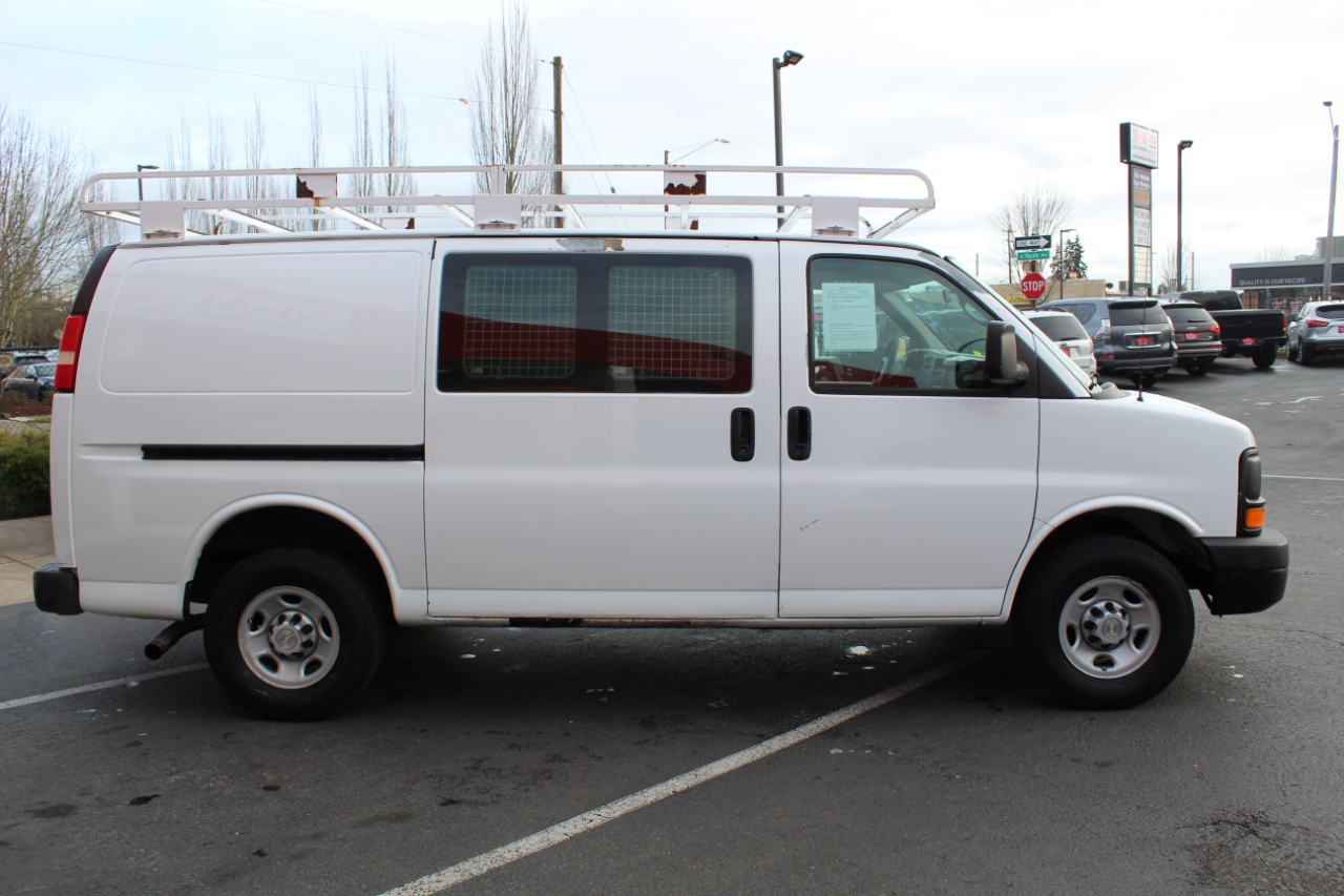 Chevrolet Express Cargo Van RWD 2500 135" 2008