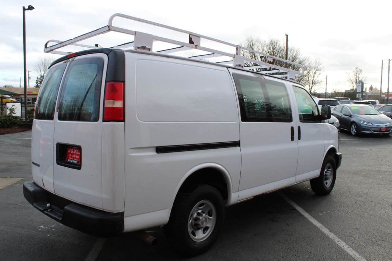 Chevrolet Express Cargo Van RWD 2500 135" 2008
