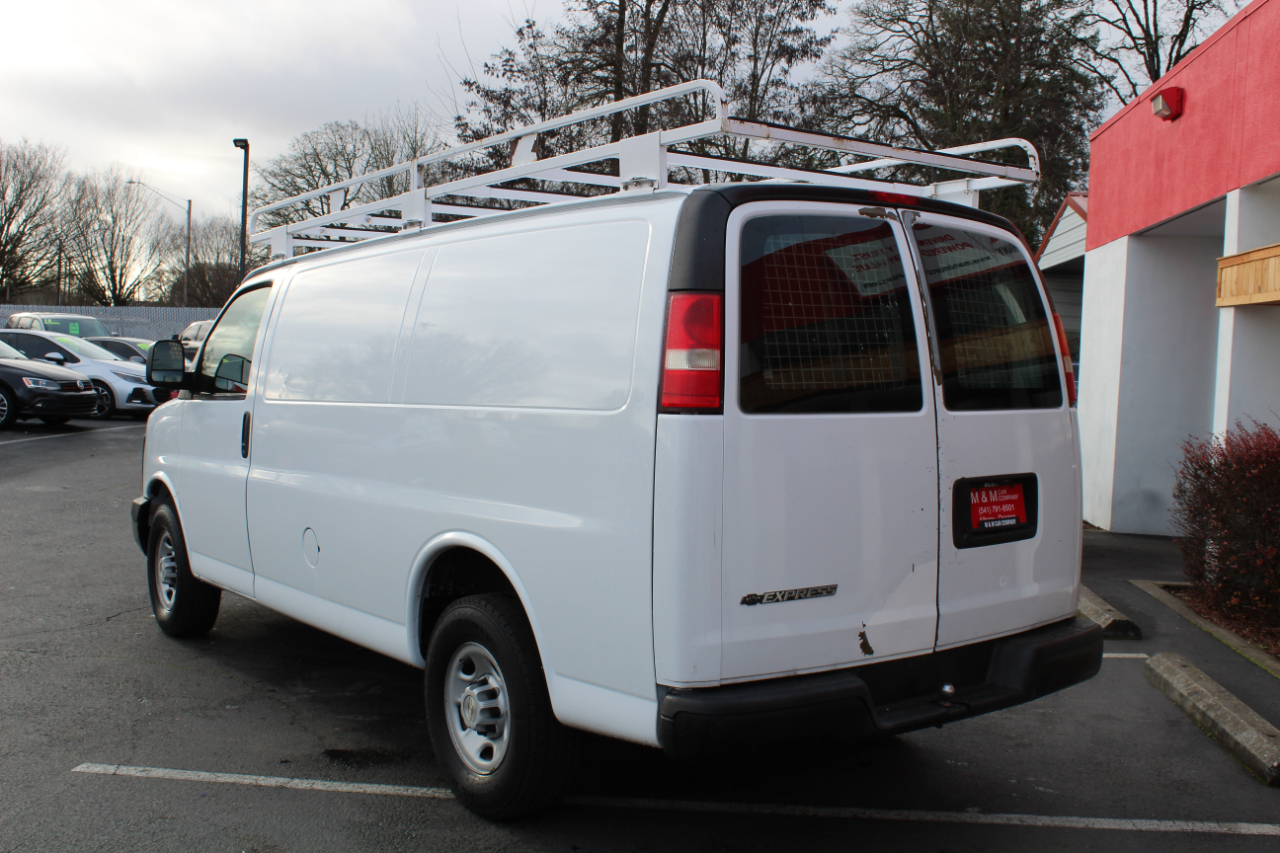 Chevrolet Express Cargo Van RWD 2500 135" 2008